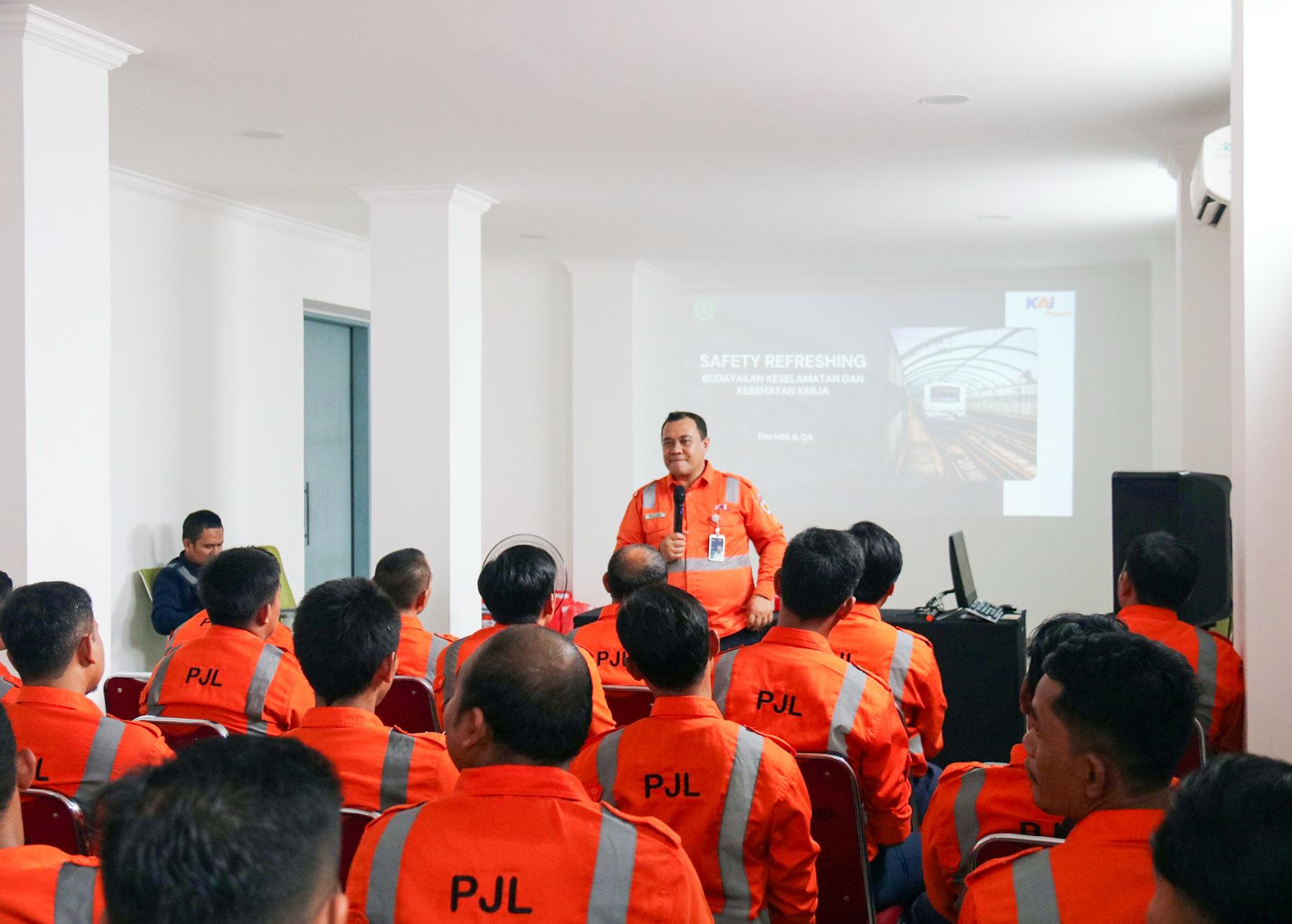 KAI Daop 3 Cirebon Gelar Pelatihan Intensif untuk Petugas Jaga Lintasan, Tingkatkan Keselamatan di Perlintasan