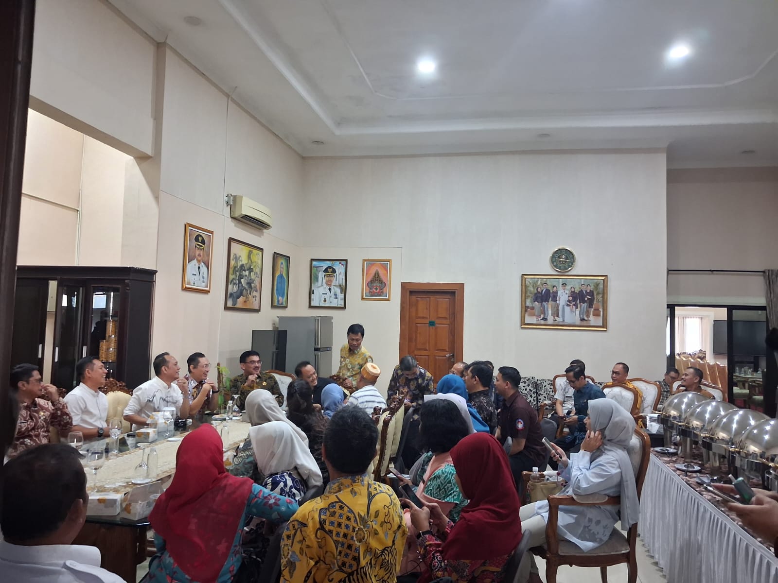 Akhirnya Edo Duduk Bareng DPRD, Tapi Persoalan Rumah Ambruk Belum Selesai