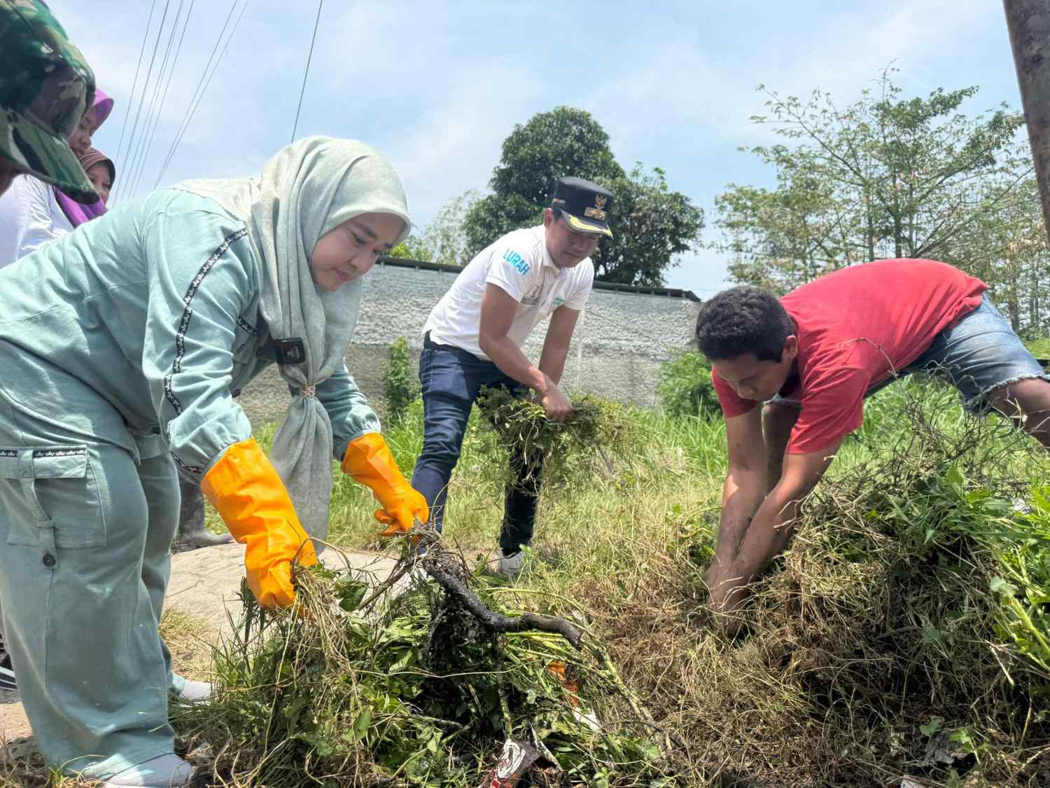 Wakil Walikota Kerja Bakti Bareng Warga Kesenden