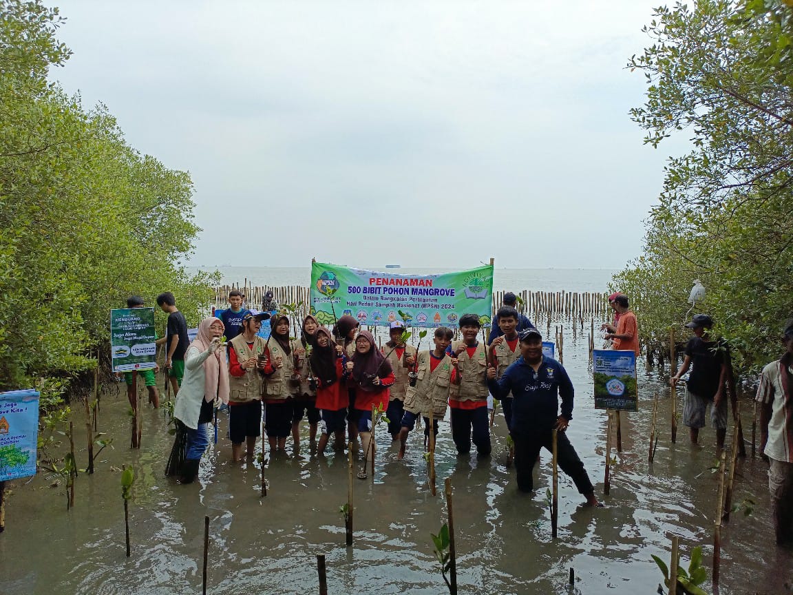 Pelajar Kota Cirebon Ikut Peringati Hari Peduli Sampah Nasional