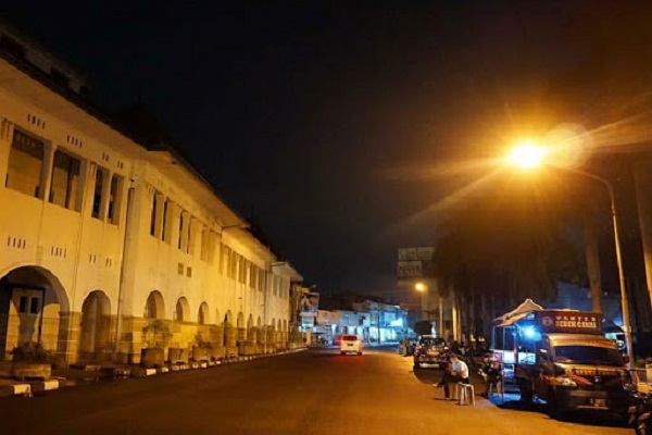 Syahdu, Menikmati Kota Tua di Malam Hari dan Sejarah Gedung BAT Cirebon 