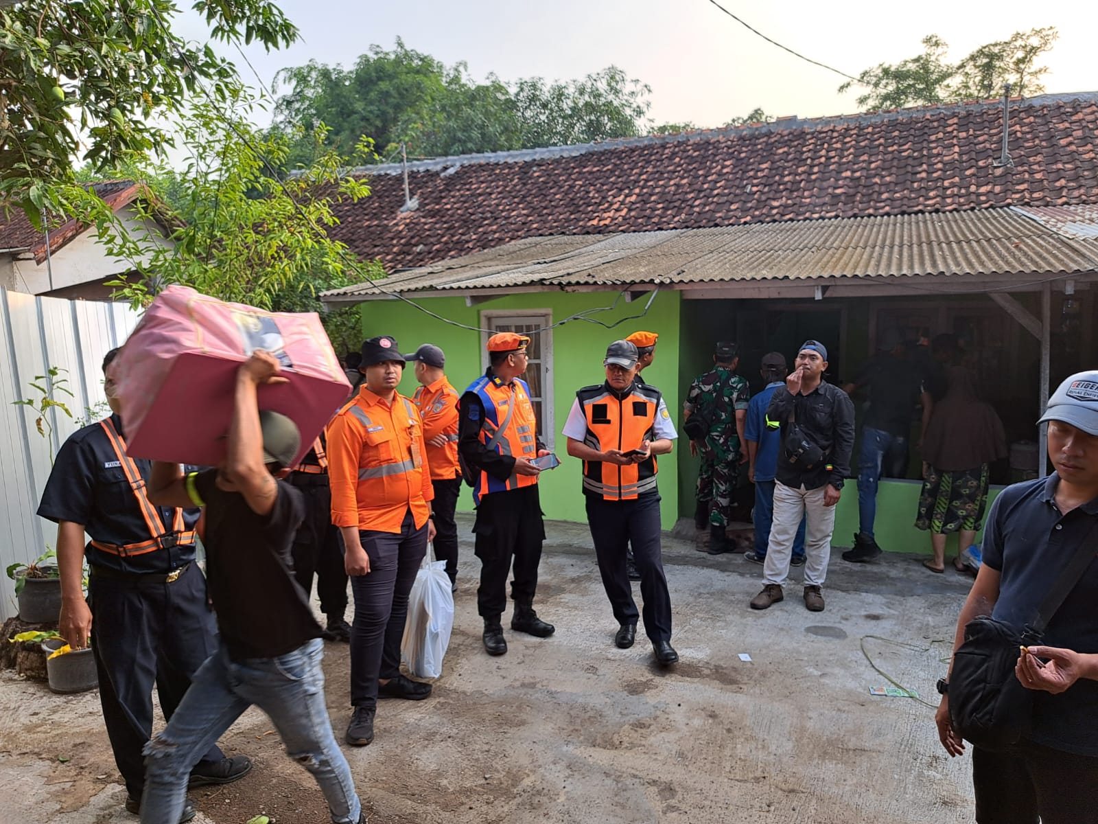 Tertibkan Aset Perusahaan, PT KAI Eksekusi 2 Rumah di Jalan Ampera Kota Cirebon