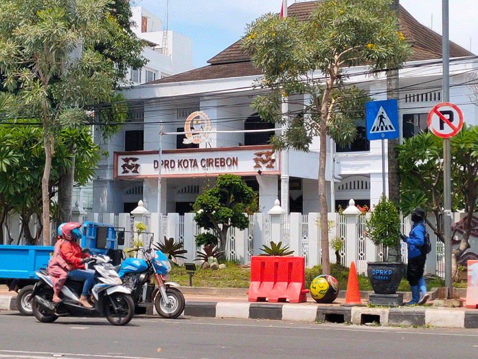 Maksimalkan Penghijauan di Jalur Utama Kota Cirebon