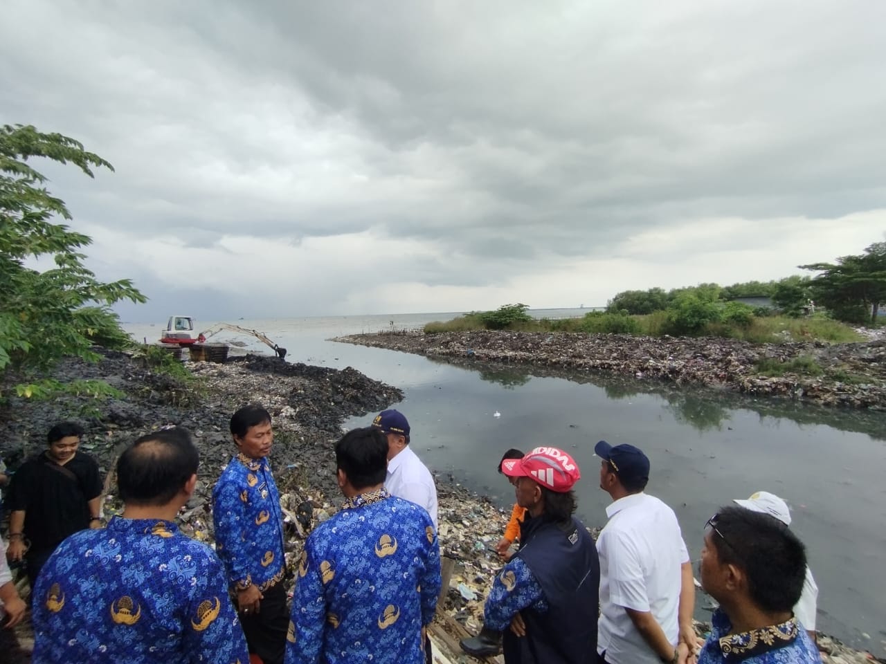 Pemkot Cirebon dan BBWS-CC Keruk Muara Sungai Demi Cegah Banjir