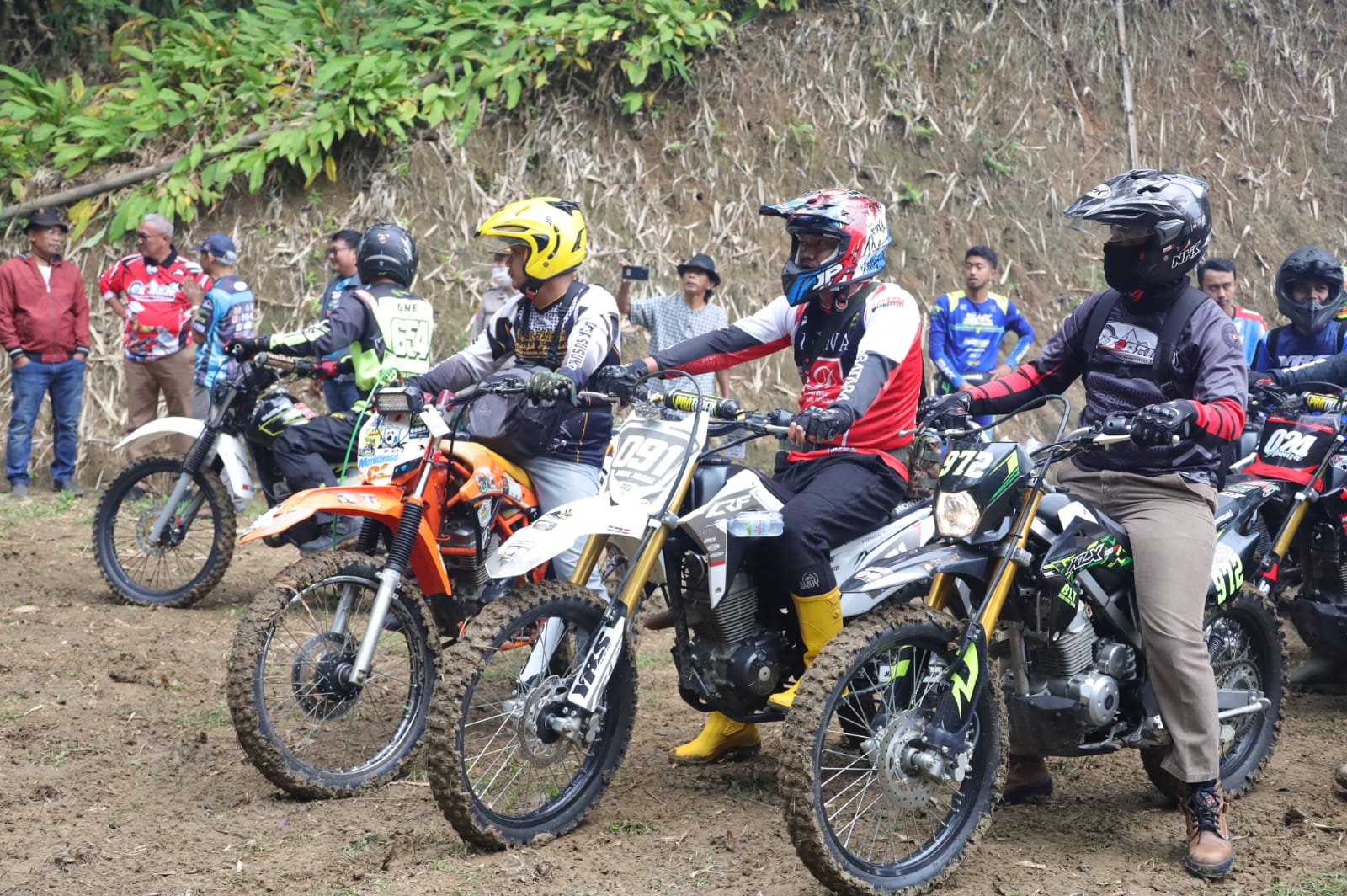 Puluhan Offroader Bersaing di Trail Adventure