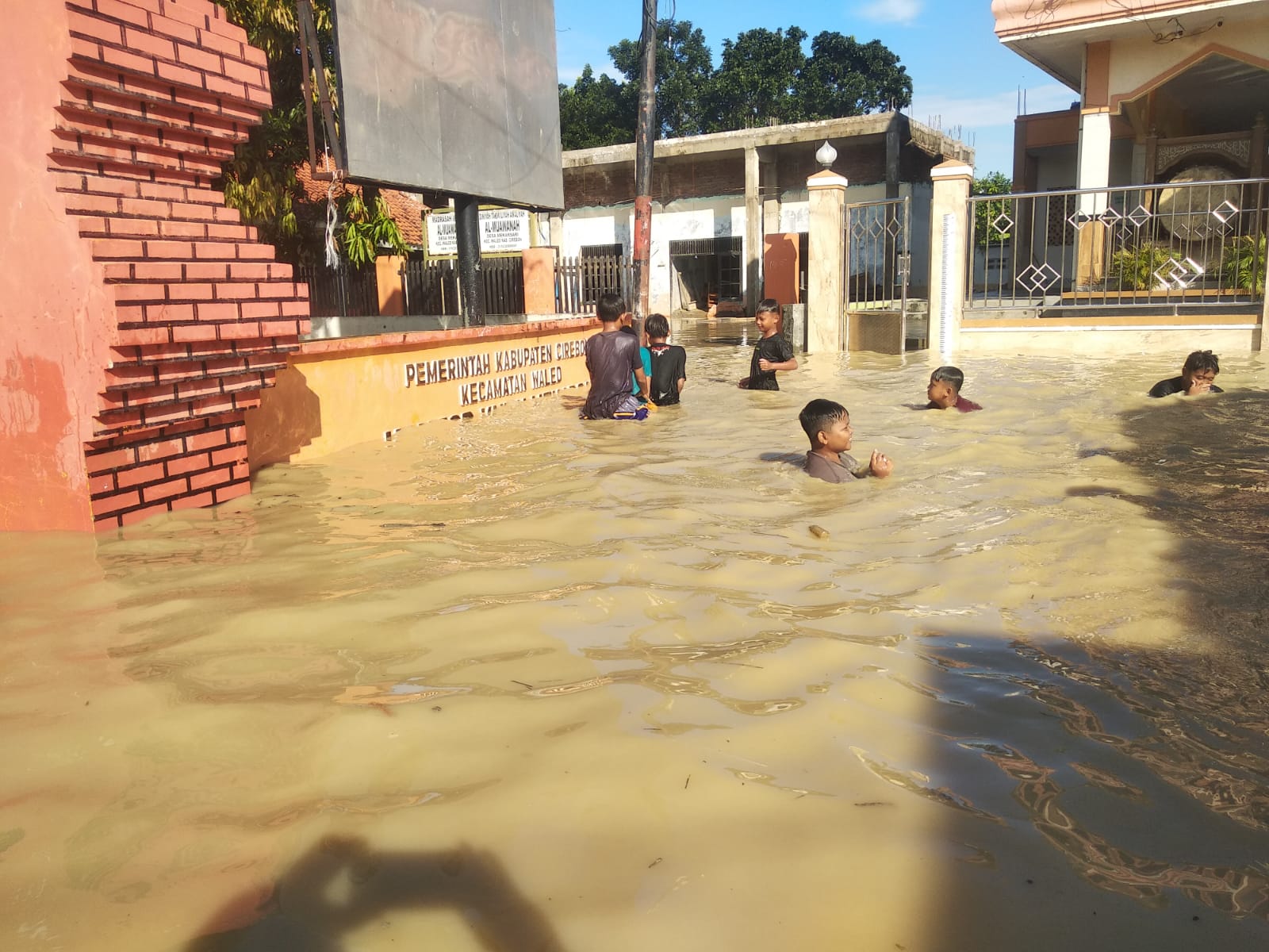 Banjir Kembali Kepung Empat Desa di Kecamatan Waled, Warga Desak Pemerintah Kabupaten Cirebon Segera Bertindak