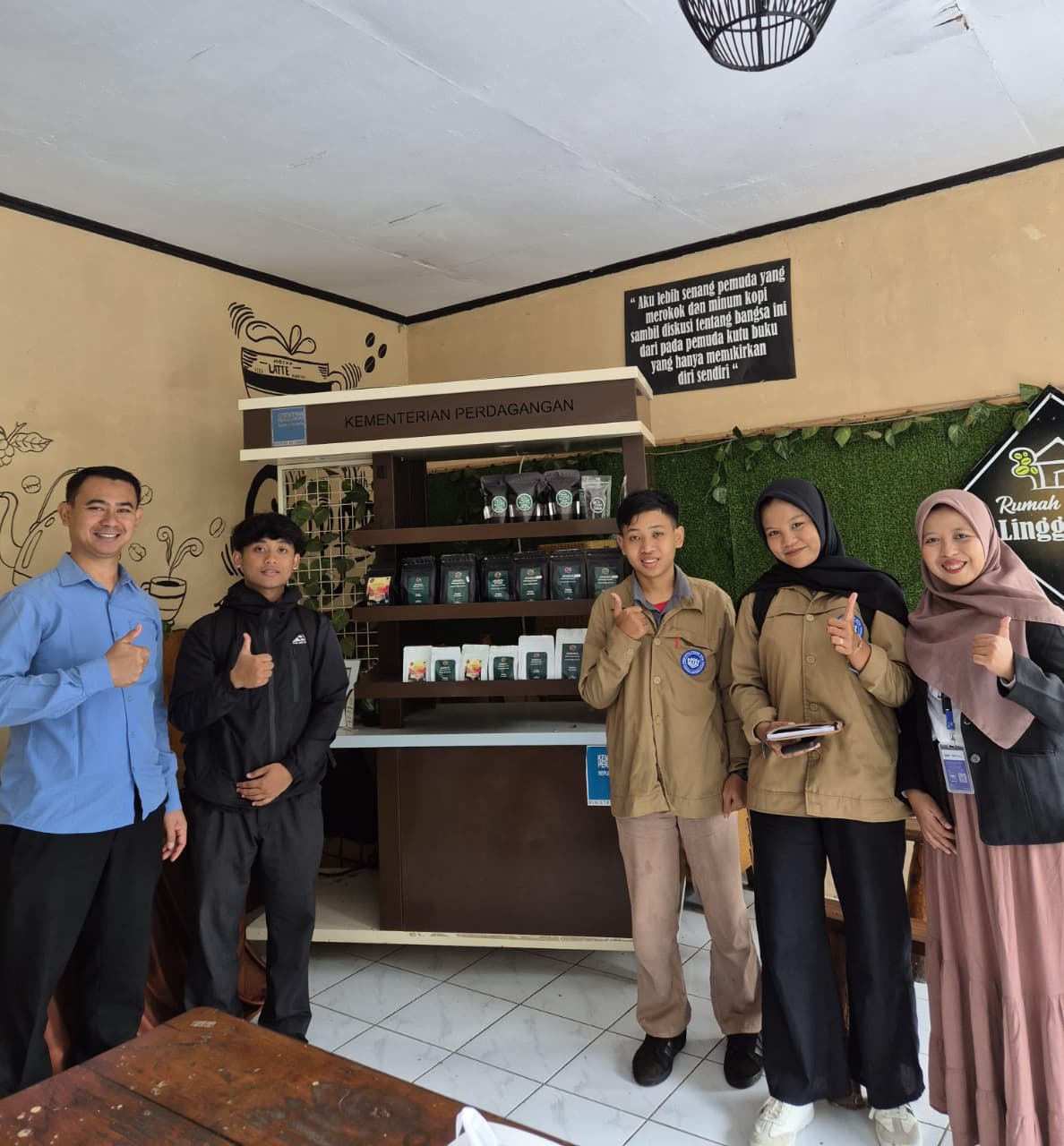 Riset Mahasiswa Poltek SCI Ungkap Kopi Arabika Tipika Langka di Linggasana, Kabupaten Kuningan