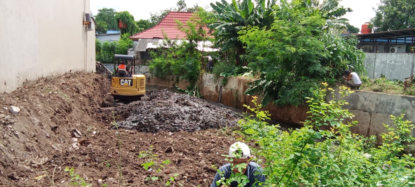 DPUTR Kota Cirebon Terus Bergerak Tekan Potensi Banjir, Kali Sijarak 1 Jadi Lokasi Normalisasi Sungai Terbaru