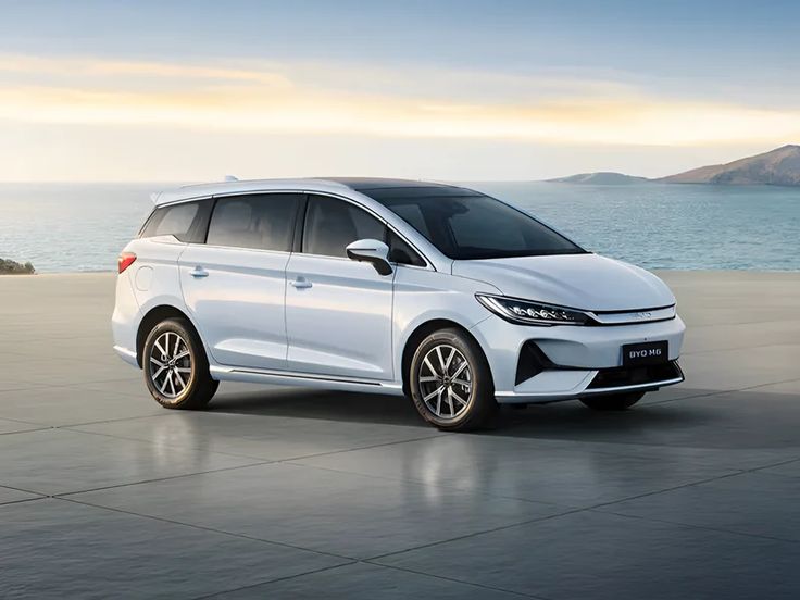 Perbandingan Harga BYD M6 Tipe Standard vs Superior, Pilih yang Mana?