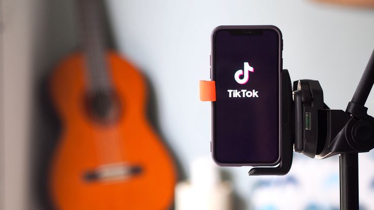 Modal Smartphone Saja: Panduan Lengkap Memulai Live Streaming Profesional di TikTok