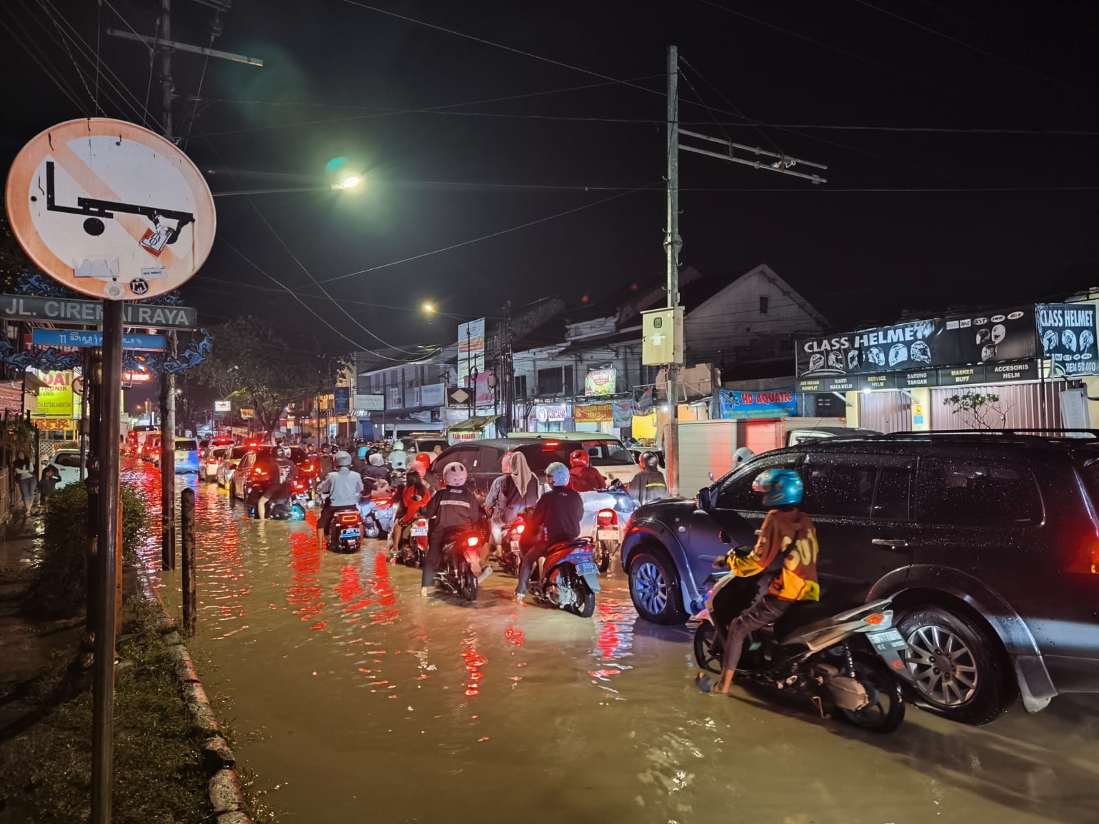 Masih Harus Waspada Hujan Deras dan Angin Kencang sampai April