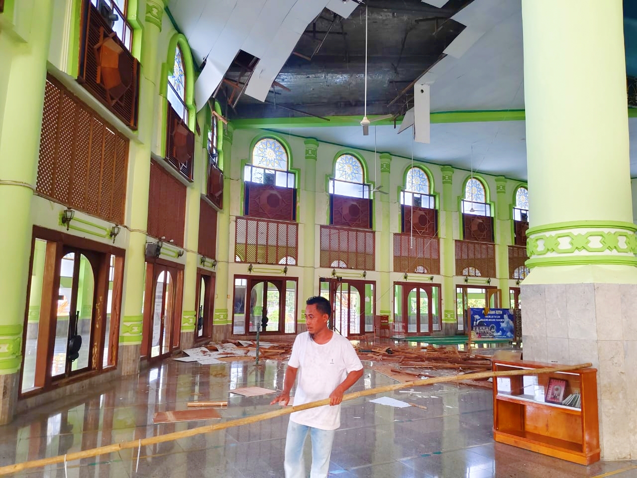 Plafon Masjid Agung Sumber Kabupaten Cirebon Rontok, DKM Sudah Ajukan Perbaikan Senilai Rp 38 Miliar