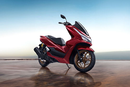 Honda PCX 160 2026 Edisi Spesial Meluncur, Cek Perbedaannya dengan Versi Standar!
