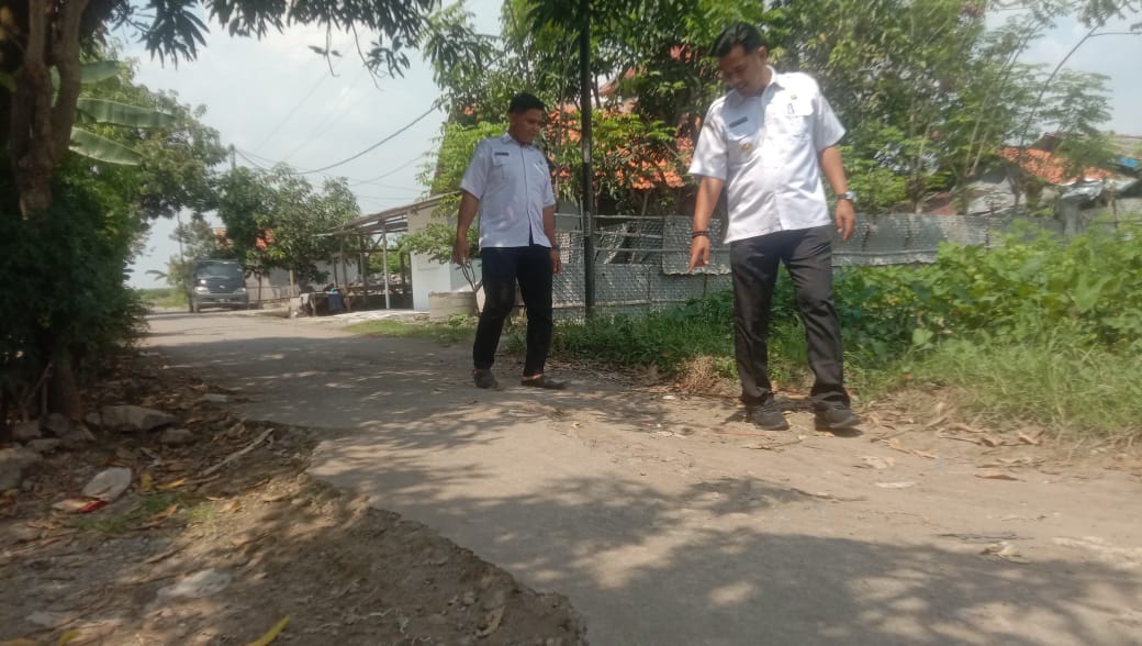 15 tahun lebih jalan alternatif menuju kecamatan pabedilan rusak parah