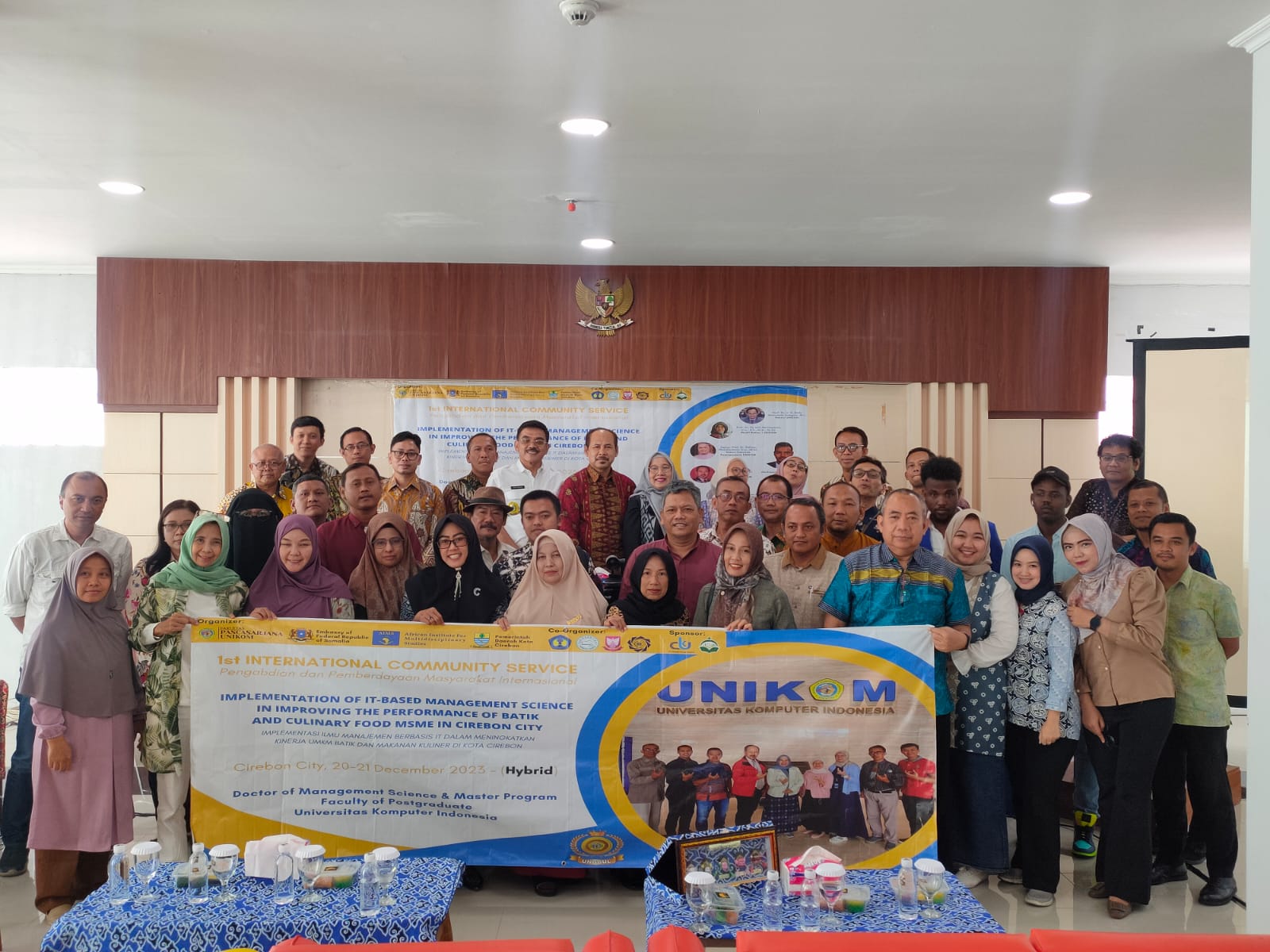 Unikom Bandung Gelar 1st International Community Service di Kota Cirebon