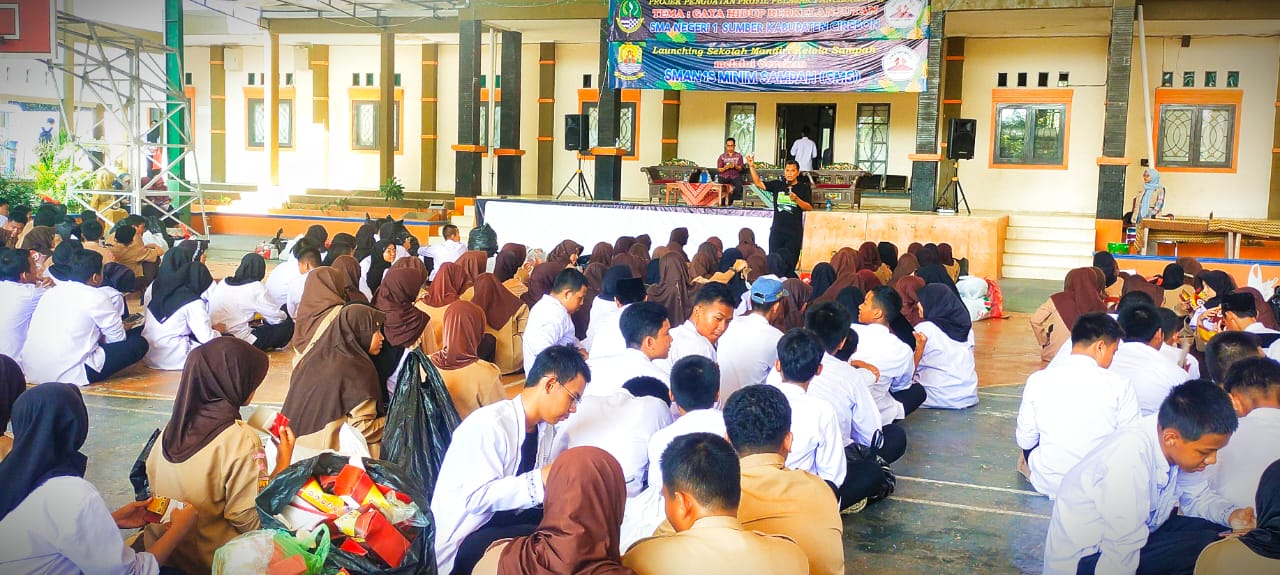 DLH Kabupaten Cirebon Sasar Pelajar SMA Sosialisasikan Pengelolaan Sampah