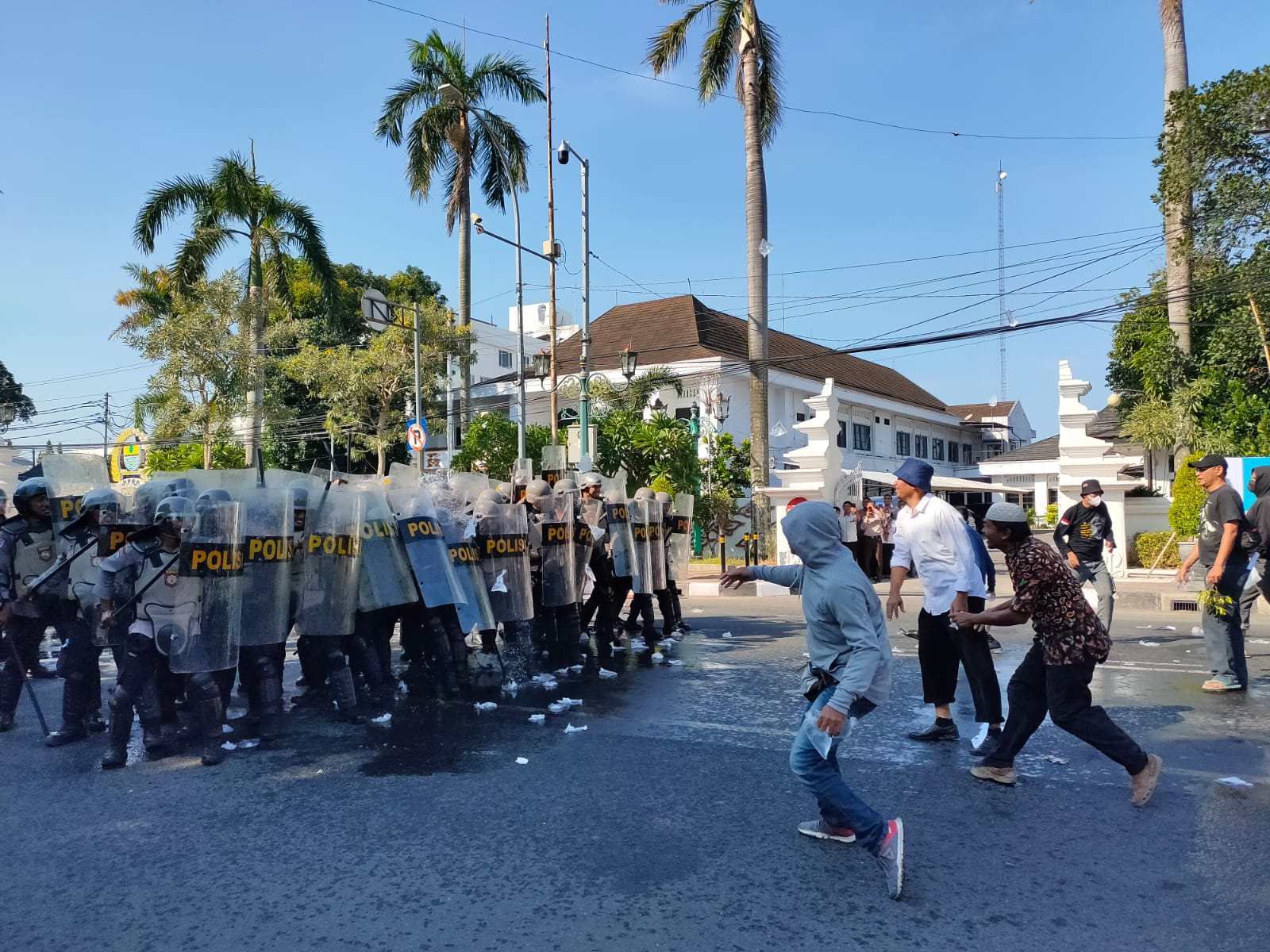 300 Personil Polri Simulasikan Pengamanan Pemilu, Dilatih Menangani Unjuk Rasa Berskala Besar