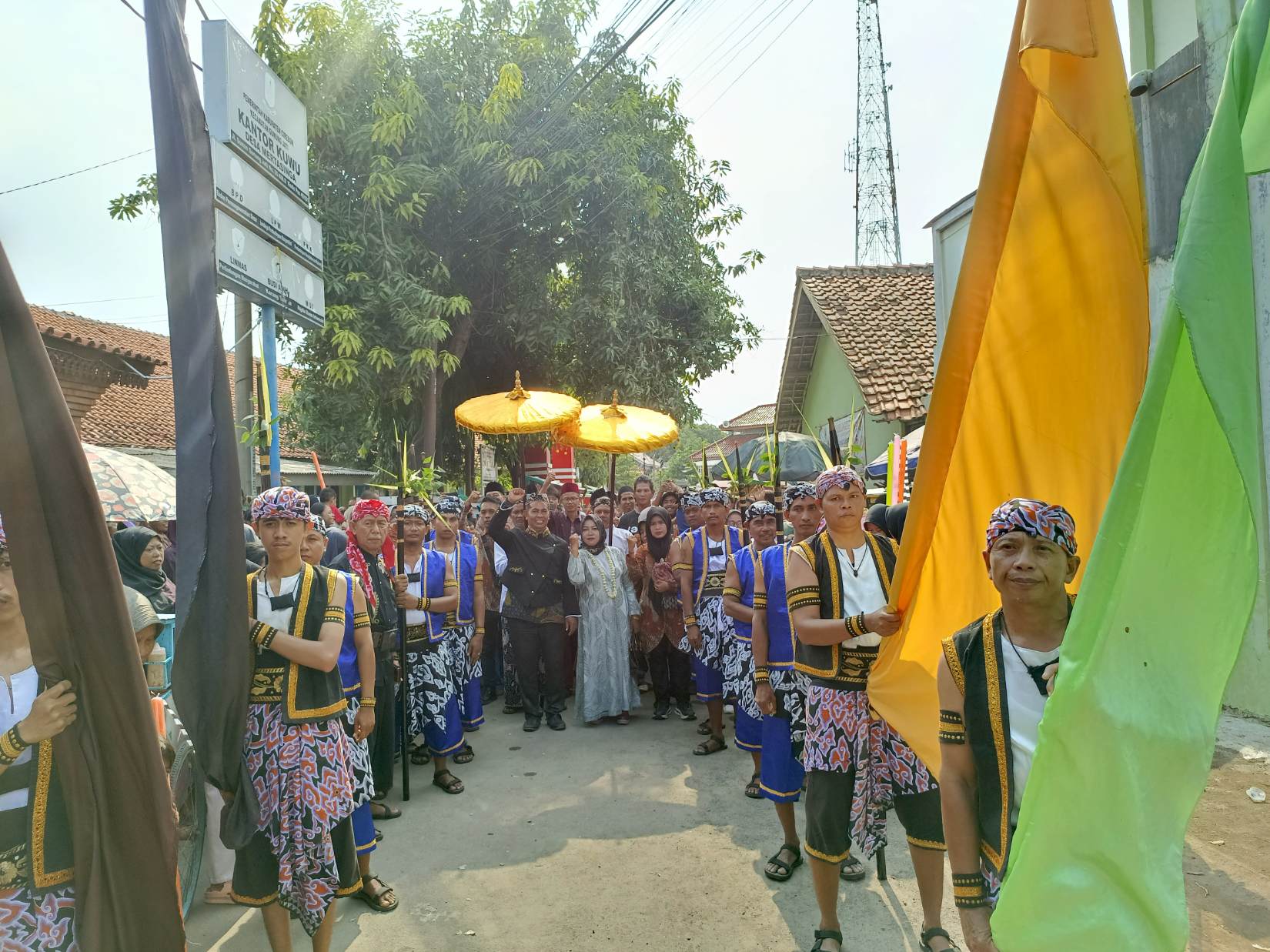 Pasukan Adat Keraton Kasepuhan Iringi Ziarah Tunggak Jati Leluhur Desa Purwawinangun
