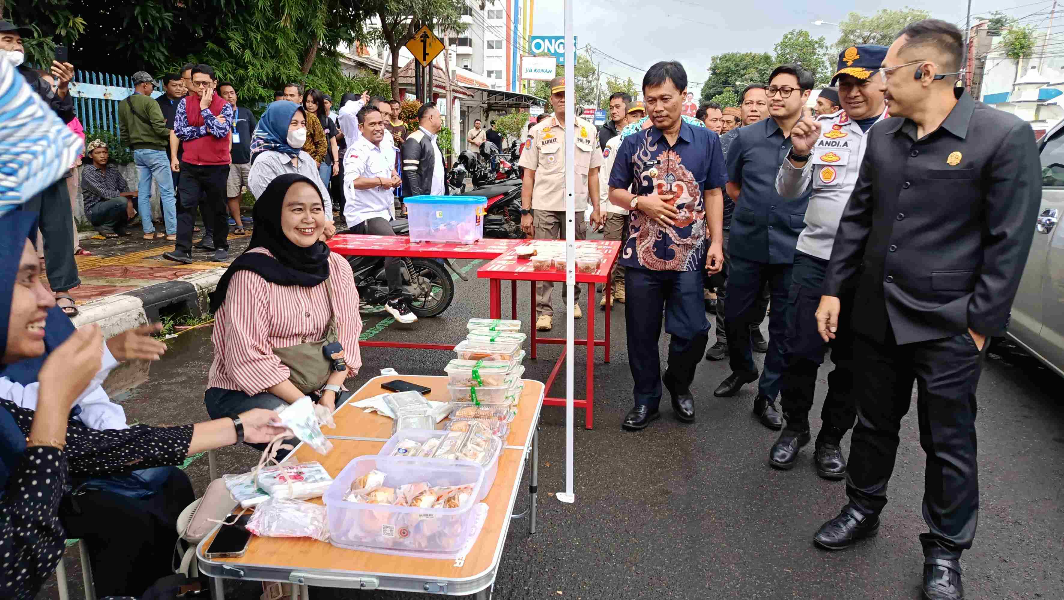 Selama Ramadhan, Jalan Siliwangi Disulap Jadi Pasar Takjil