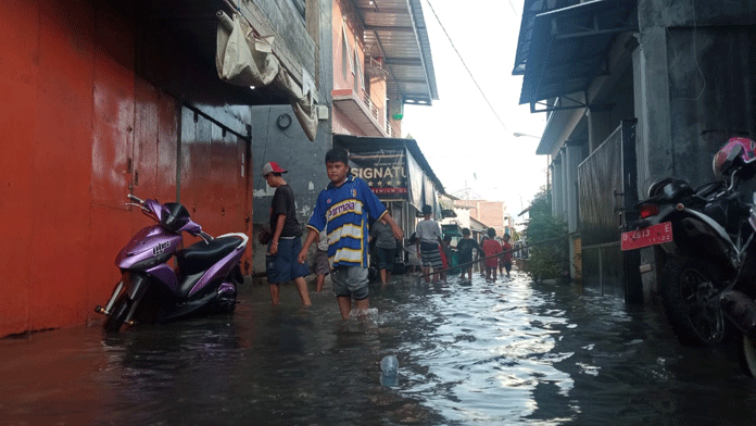 Banjir Rob Rendam Ratusan Rumah, Warga Kesunean Heran, Daerah Sebelah Koq Tidak Kena