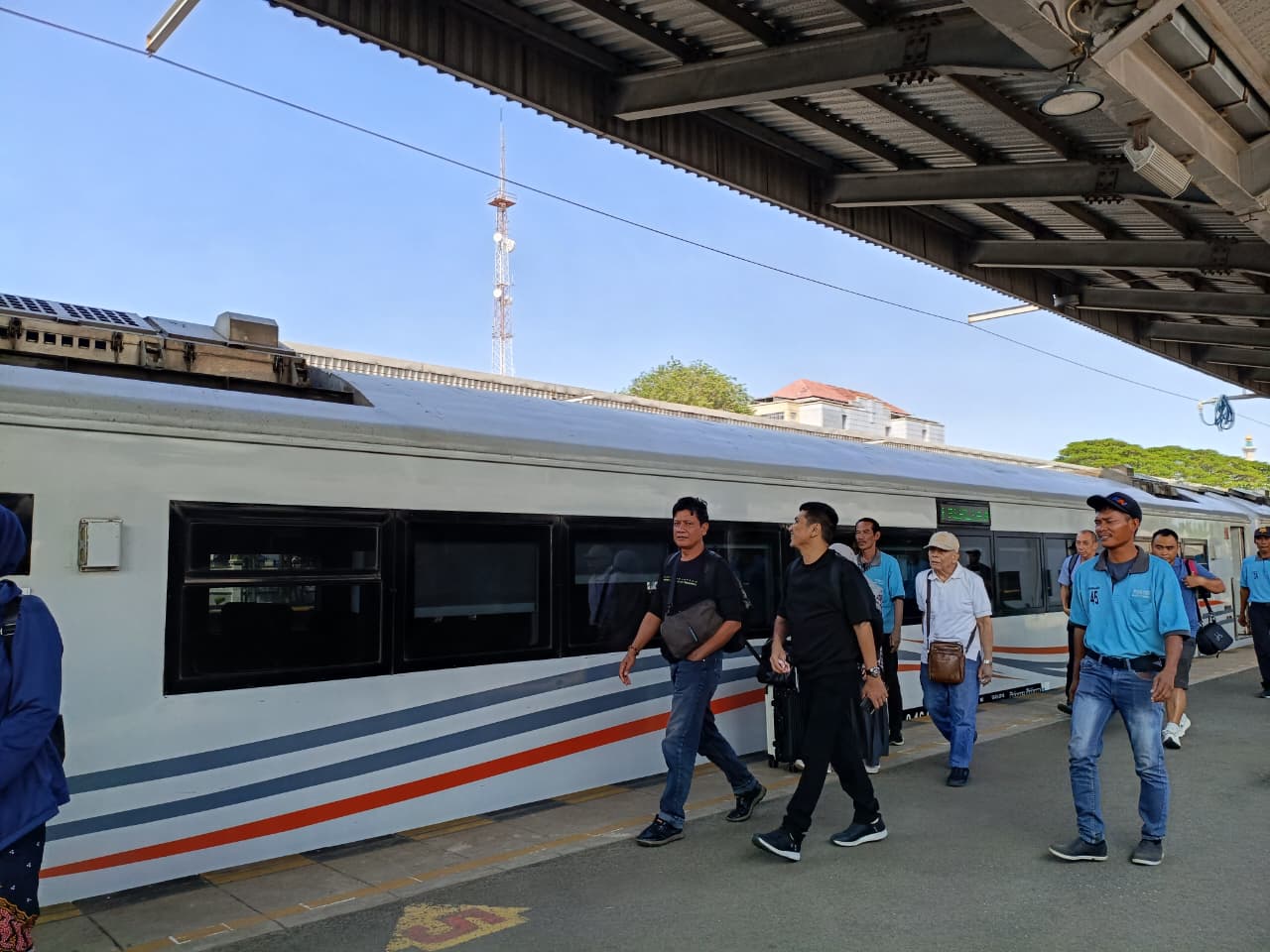 PT KAI Daop 3 Cirebon Tambah Perjalanan KA Cirebon Fakultatif untuk Angkutan Nataru 2025-2026