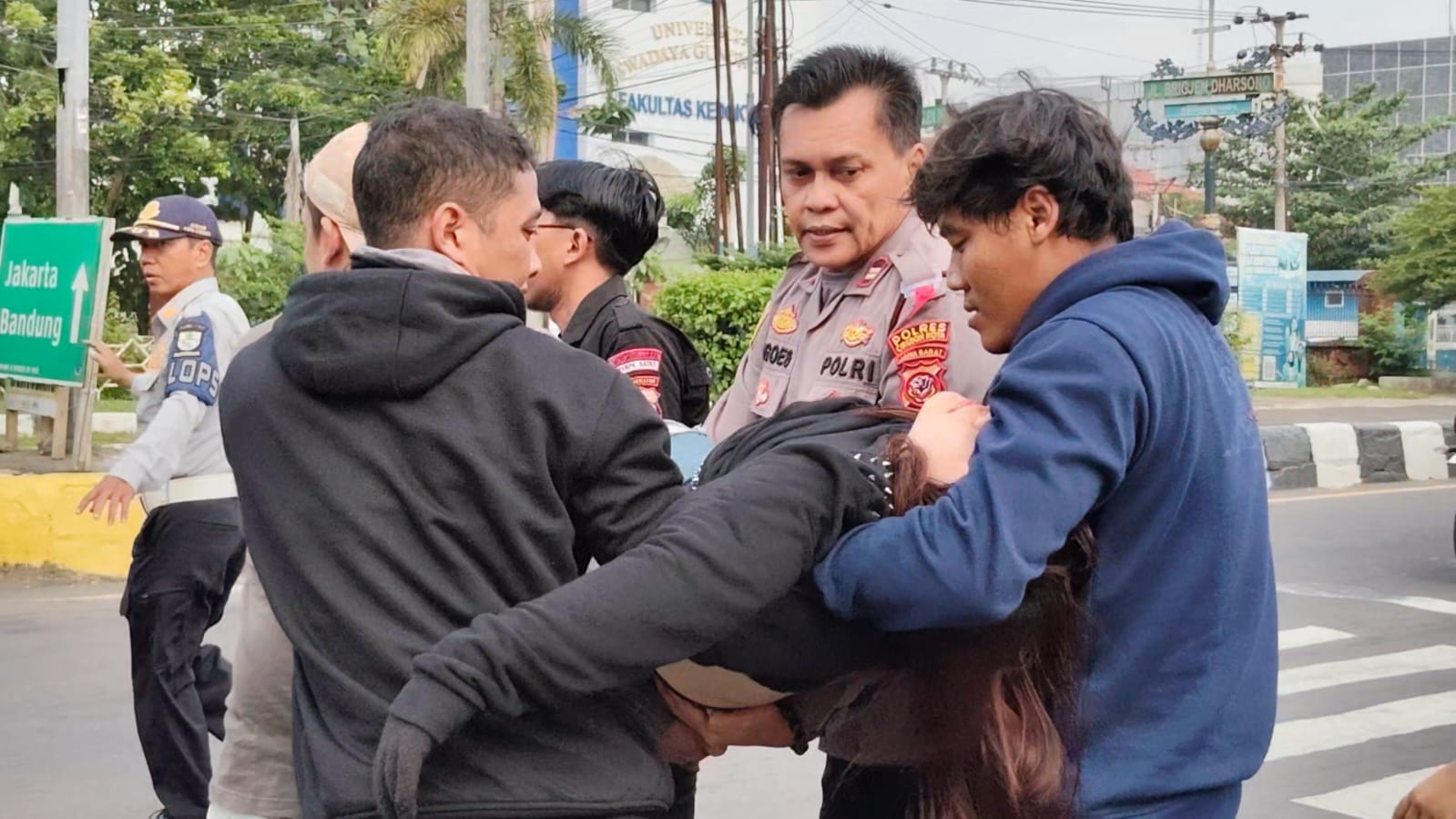 Kecelakaan Beruntun di Jalur Pantura Cirebon, Pemudik Hamil Luka Serius