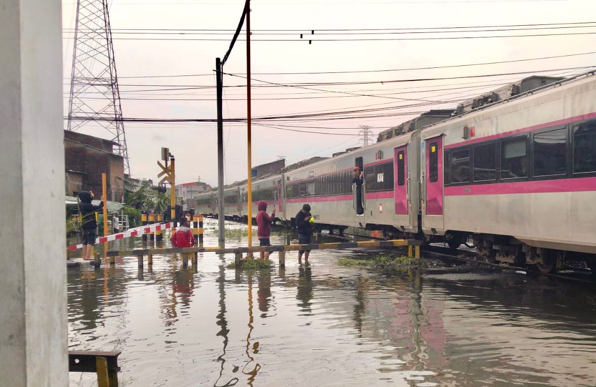 Banjir di Jalur Kereta Api Semarang Tawang–Alastua Surut, Perjalanan Kereta Api Kembali Normal