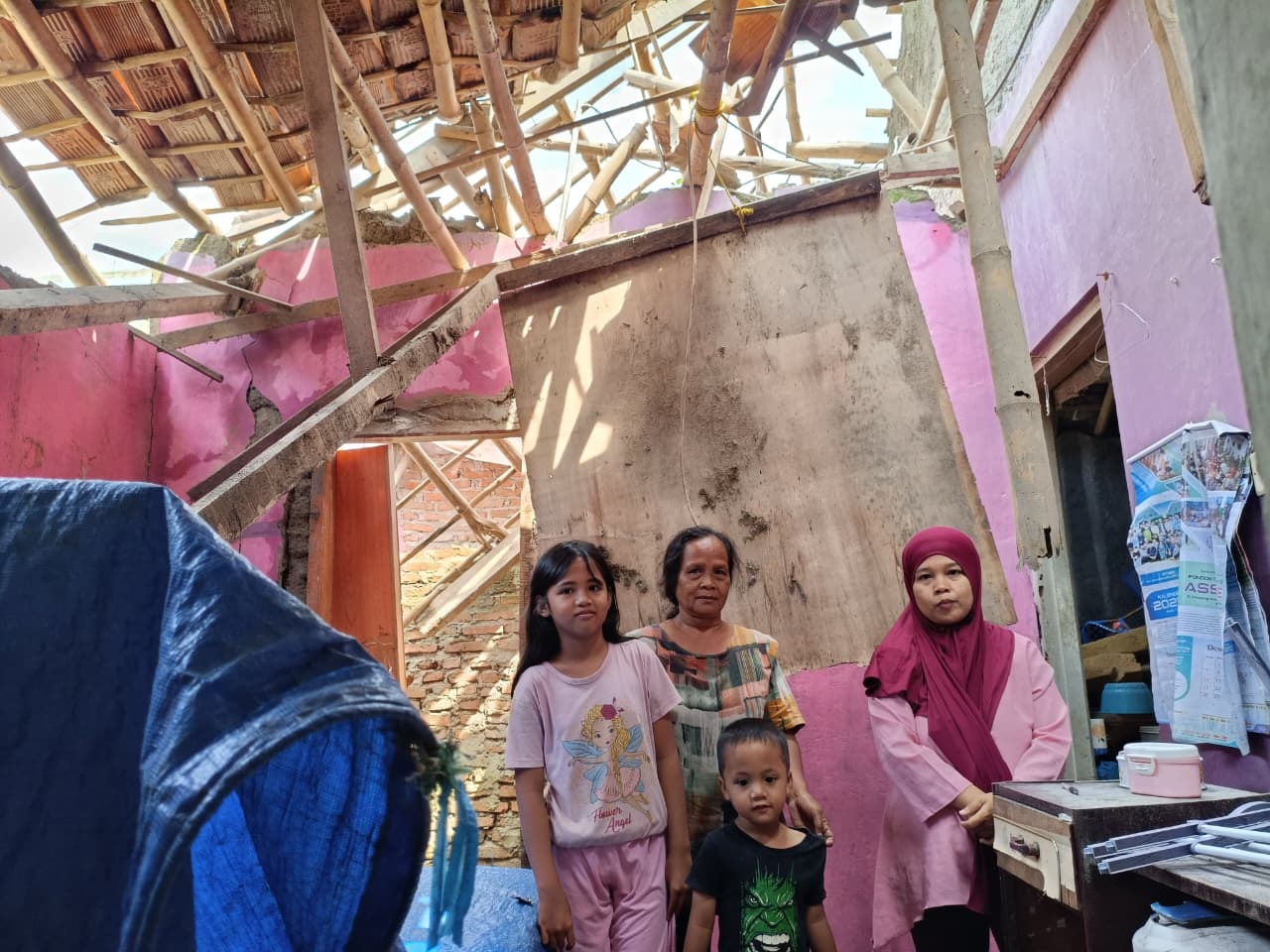 Musim Penghujan Menghantui Warga Surapandan Argasunya Kota Cirebon yang Hidup di Rumah Tak Layak Huni