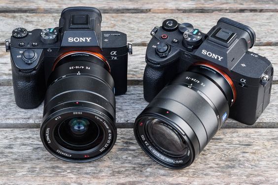 Bingung Pilih Sony A7 IV vs A7 III? Ini Panduan untuk Pemula!