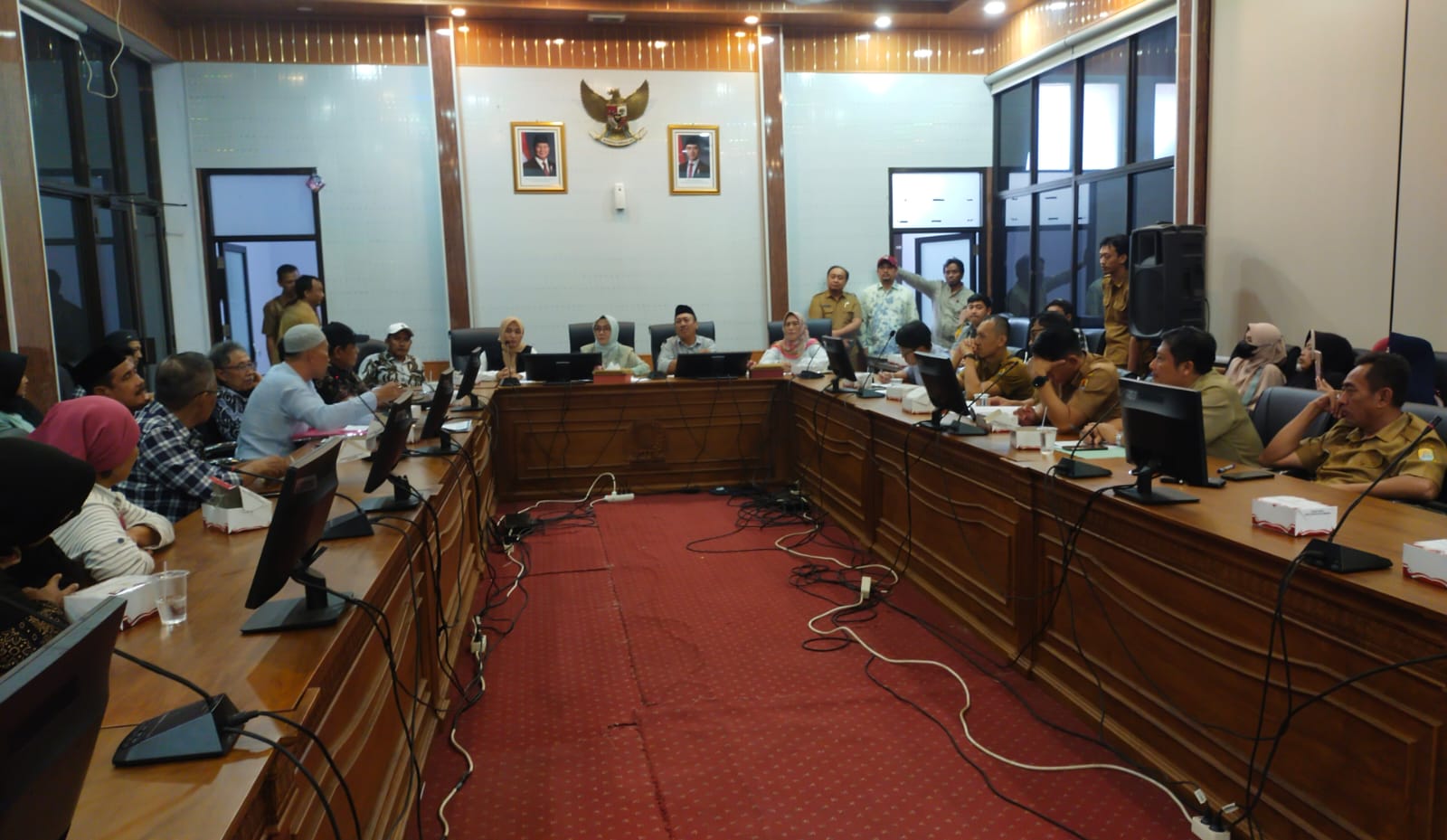 Komisi II DPRD Kabupaten Cirebon Gelar Audiensi Terkait Dinamika Revitalisasi Pasar Jungjang