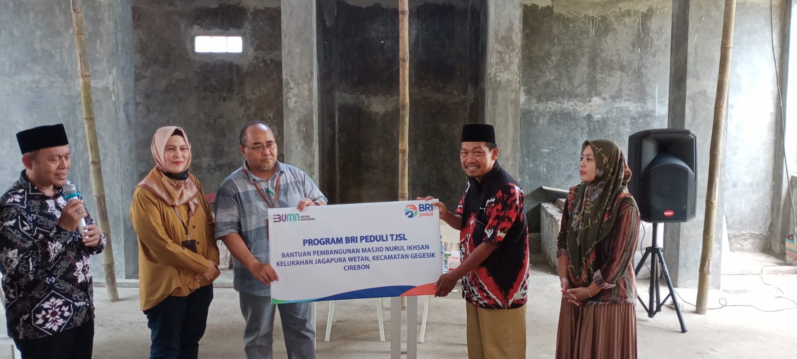 BRI Cirebon Kartini Salurkan CSR untuk Fasilitas Keagamaan