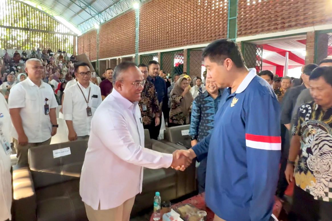 Menteri PKP Maruarar Sirait Apresiasi Perjuangan Nasabah PNM Mekaar Cirebon