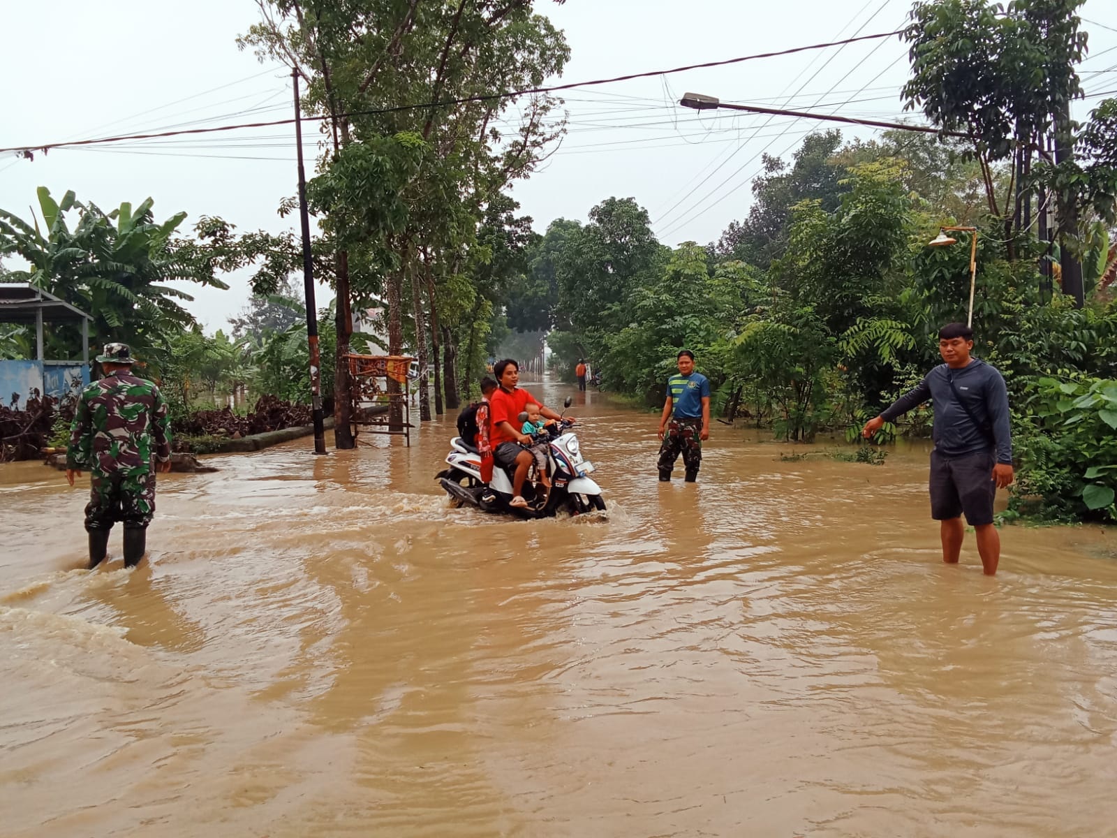 Sungai Ciranggon Meluap, Jalan Penghubung 3 Desa di Majalengka Terendam