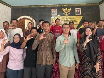 Tim Abdimas UIN Siber Syekh Nurjati Cirebon Dukung Digitalisasi Desa Slangit untuk Promosi Seni Budaya