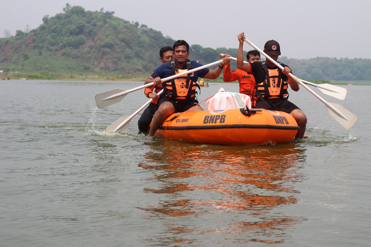 Memasuki Musim Hujan, Personel BPBD Diberi Pelatihan Water Rescue di Setu Patok