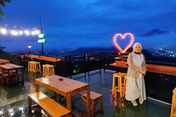 Toga Peak Cafe, Coffee Shop Benuansa Alam di Sumedang,  Cocok untuk Tempat Nongkrong