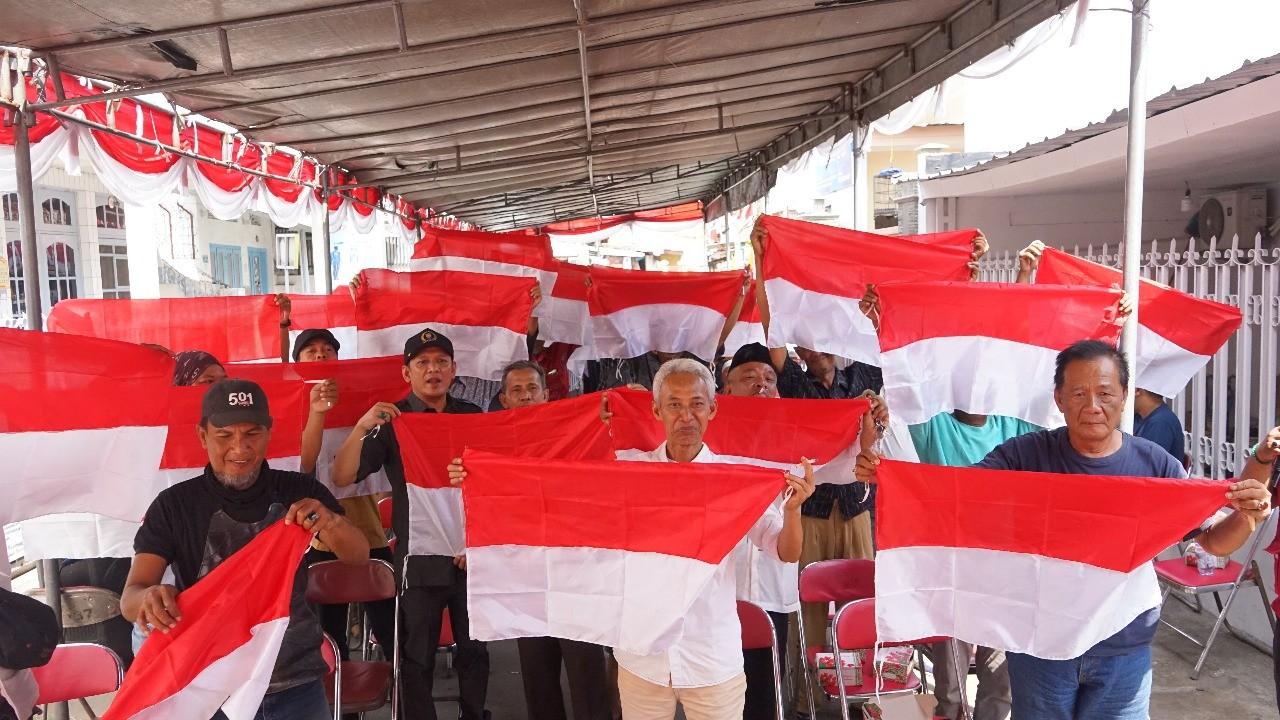 Meriahkan HUT RI, Fitrah Malik Kibarkan Merah Putih Bareng Konstituen