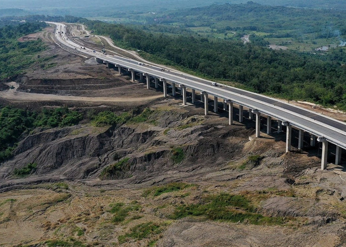 Jembatan Terpanjang di Jalan Tol Cisumdawu, Dibangun di atas Tanah Labil, Tidak Ada Sungai di Bawahnya