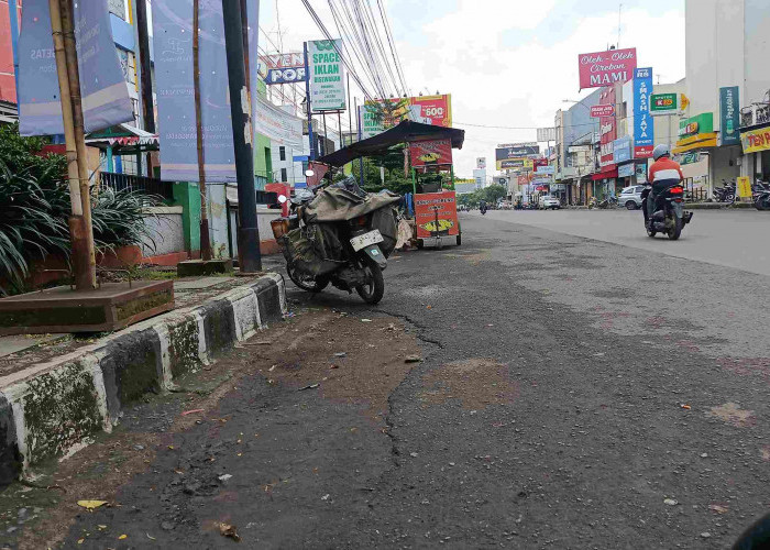 Banyak Pedagang Pasar Takjil Mengeluh Lapaknya Dipakai Parkir