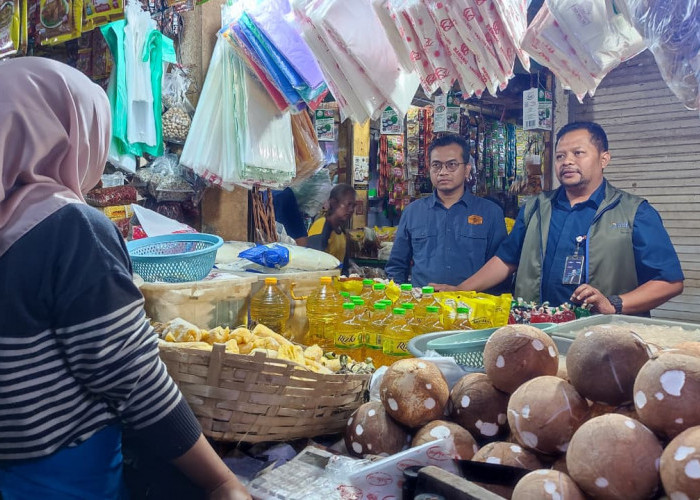 Bulog Sidak Sebagian Pasar di Cirebon