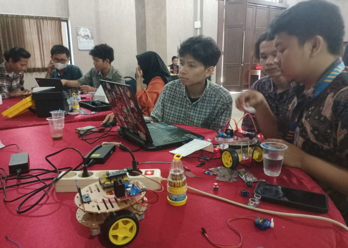 30 Mahasiswa Buat Project Robotika di CRC-UMC