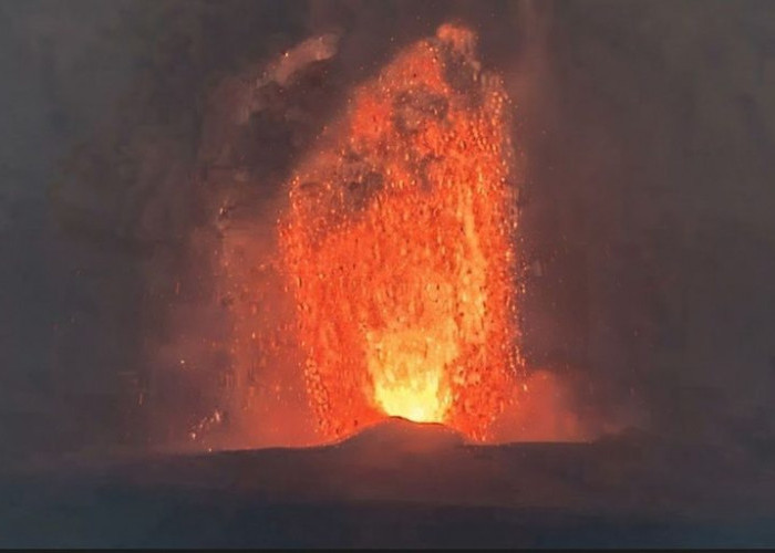 Erupsi Menerus 25 Jam, PVMBG Pertahankan Status Gunung Anak Krakatau Level III Siaga