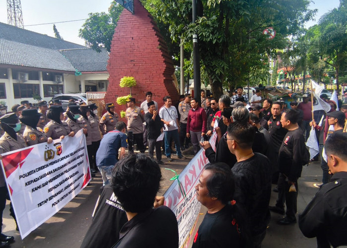 Diduga Pungli Dana BOS, Massa Kepung Disdik