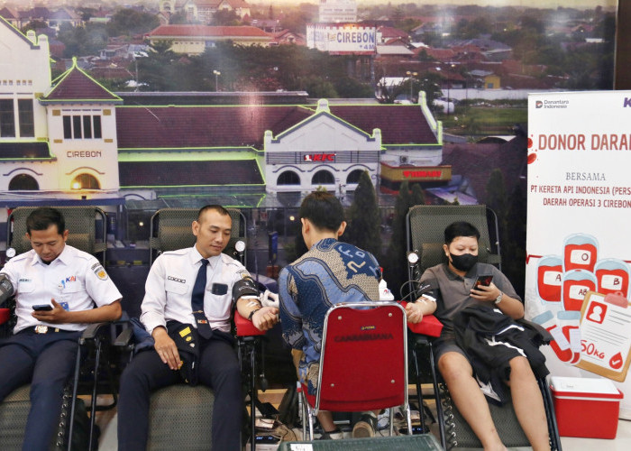 Ratusan Orang Sumbangkan Darahnya di Giat Donor Darah Daop 3 Cirebon
