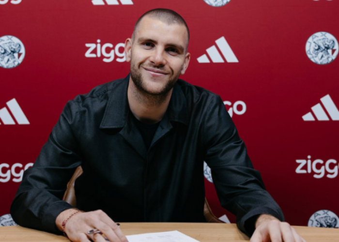 Kiper Timnas Indonesia Marteen Paes Resmi Berseragam Ajax Amsterdam