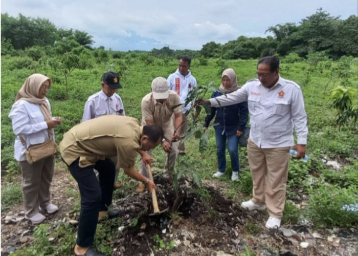 Komitmen Terhadap Lingkungan, Gerindra Kota Cirebon Tanam Pohon