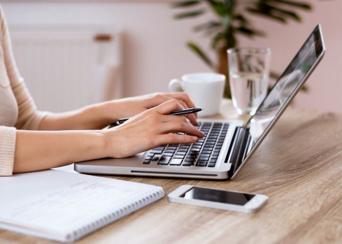 Workflow Penulis Profesional 2025: Menggabungkan Tulisan Tangan dan AI