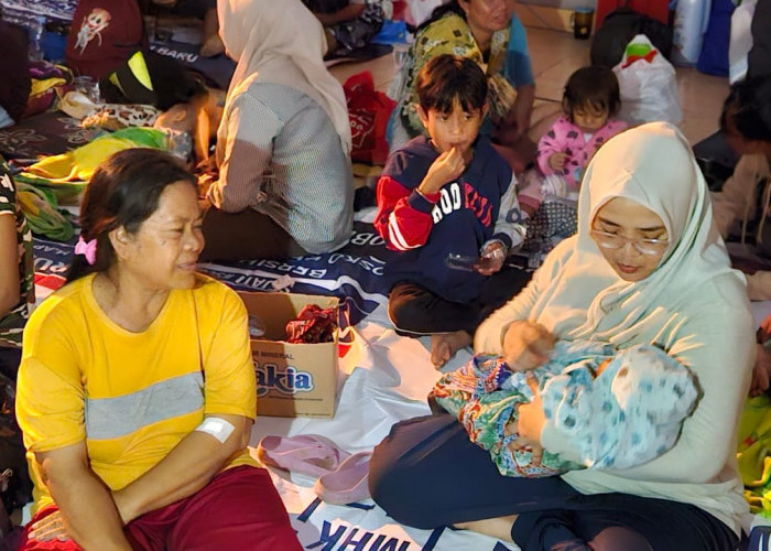 Banjir di Drajat Sampai 1,5 Meter, Dian Novitasari Turun Langsung ke Pegambiran