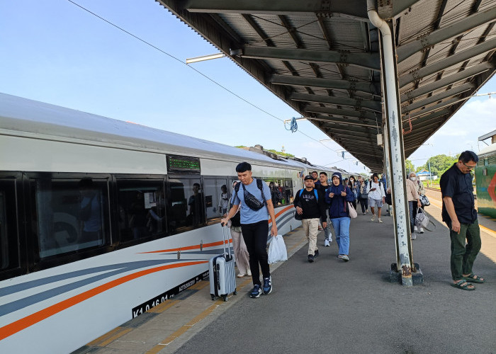 Layanan KA Ekonomi PSO di Daop 3 Cirebon Dukung Transportasi Merata dan Berkelanjutan