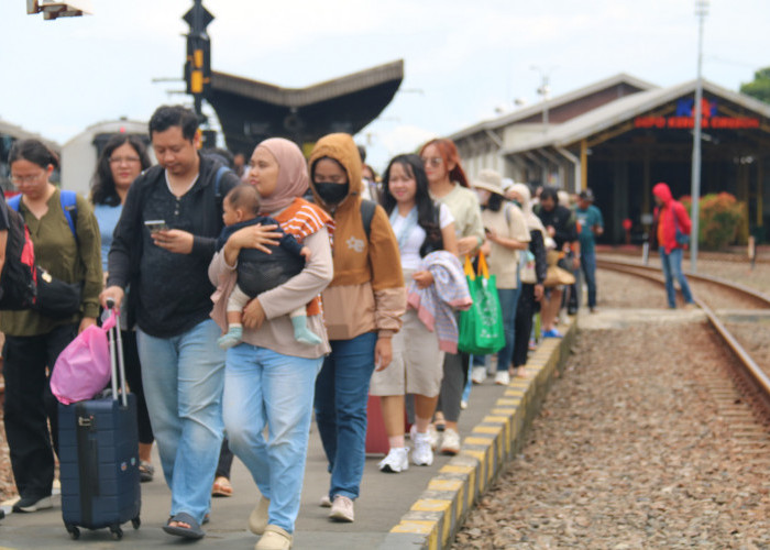 Lonjakan Penumpang Kereta Api Selama Liburan Sekolah, KAI Daop 3 Cirebon Catat Lebih dari 326 Ribu Pelanggan